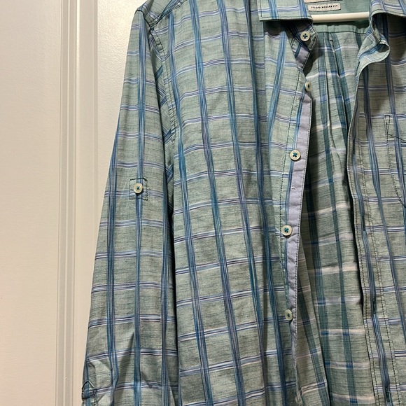 TOMMY BAHAMA button down - Picture 3 of 5